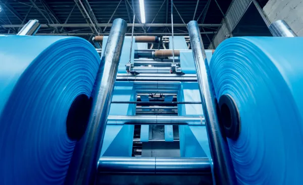 modern-automated-production-line-in-factory-plast-2026-01-11-09-09-32-utc-697cf86b1cd27